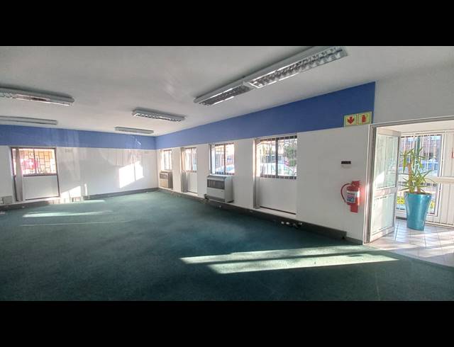 123M² OFFICE TO LET IN CLAREMONT